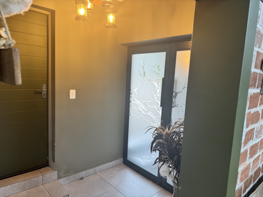 4 Bedroom Property for Sale in Outeniquasbosch Western Cape